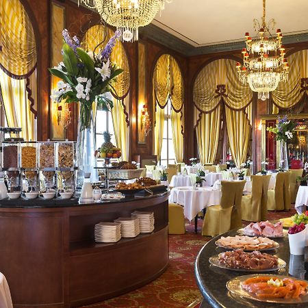 Hotel Barriere Le Royal Deauville Exterior photo