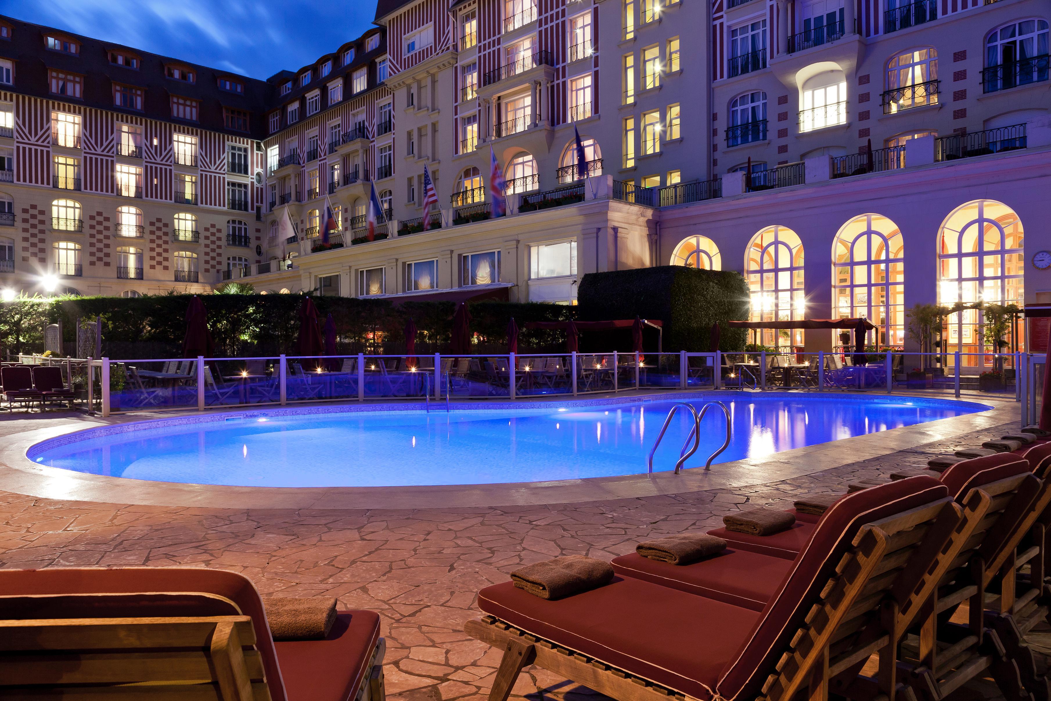 Hotel Barriere Le Royal Deauville Exterior photo
