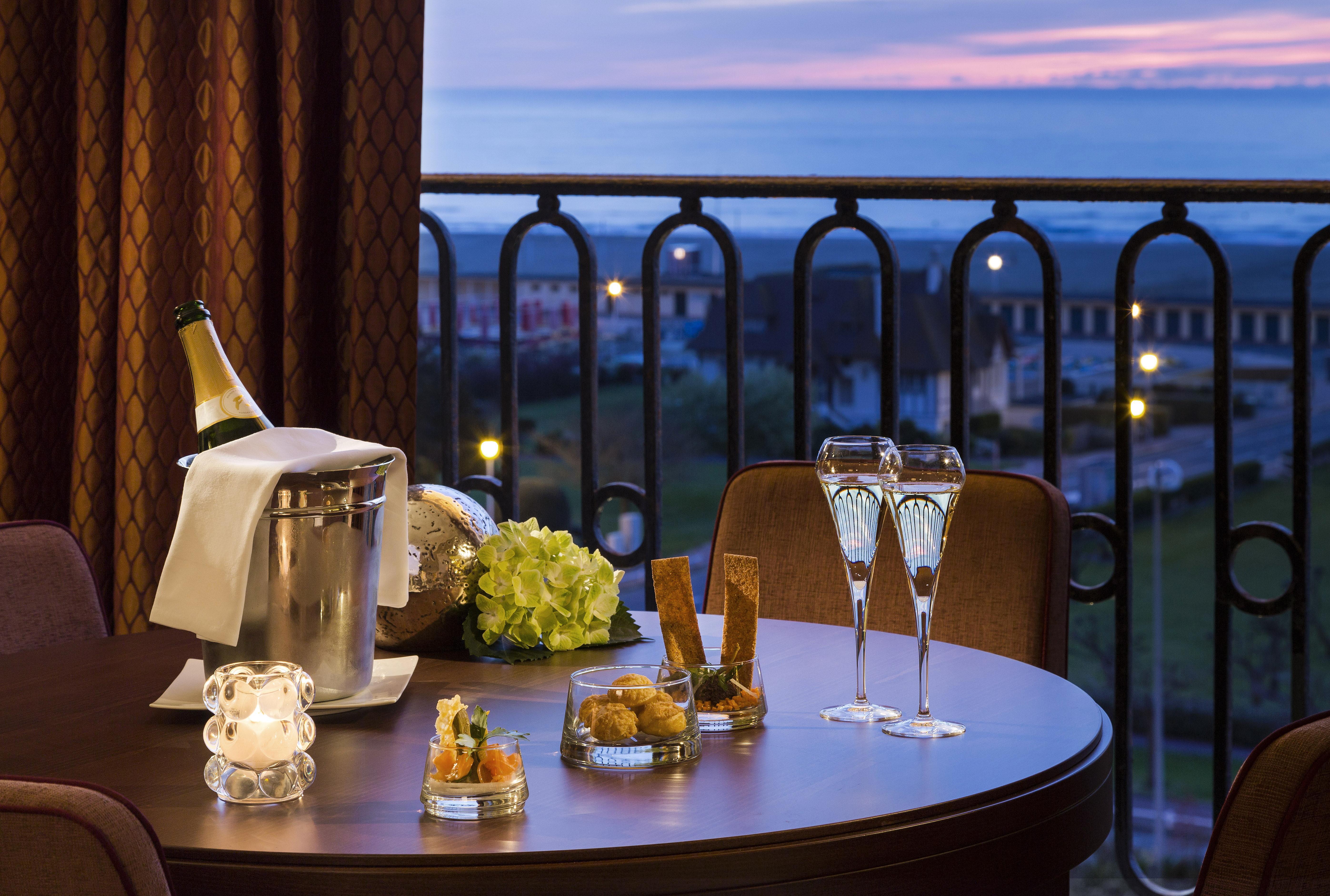 Hotel Barriere Le Royal Deauville Exterior photo