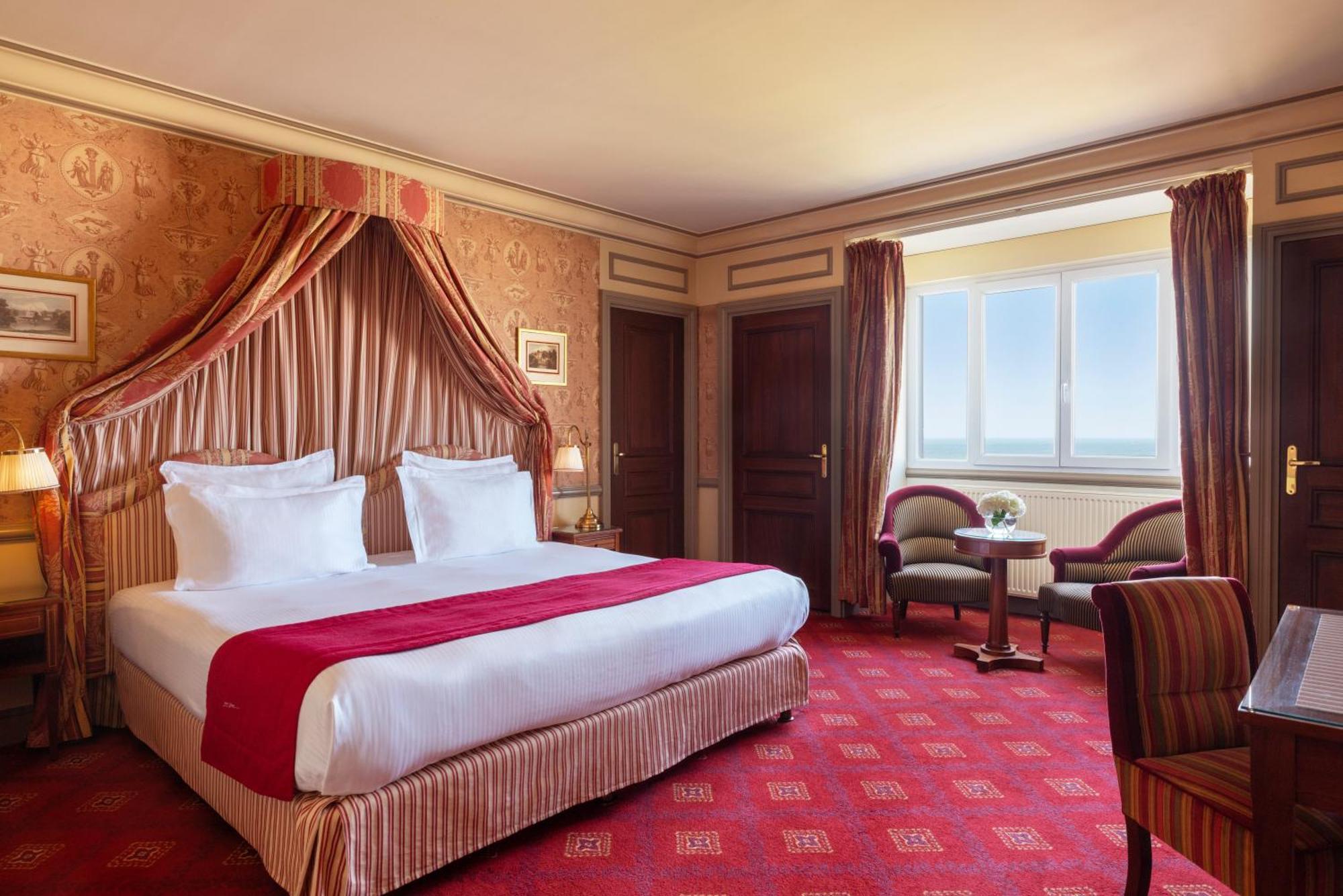 Hotel Barriere Le Royal Deauville Exterior photo