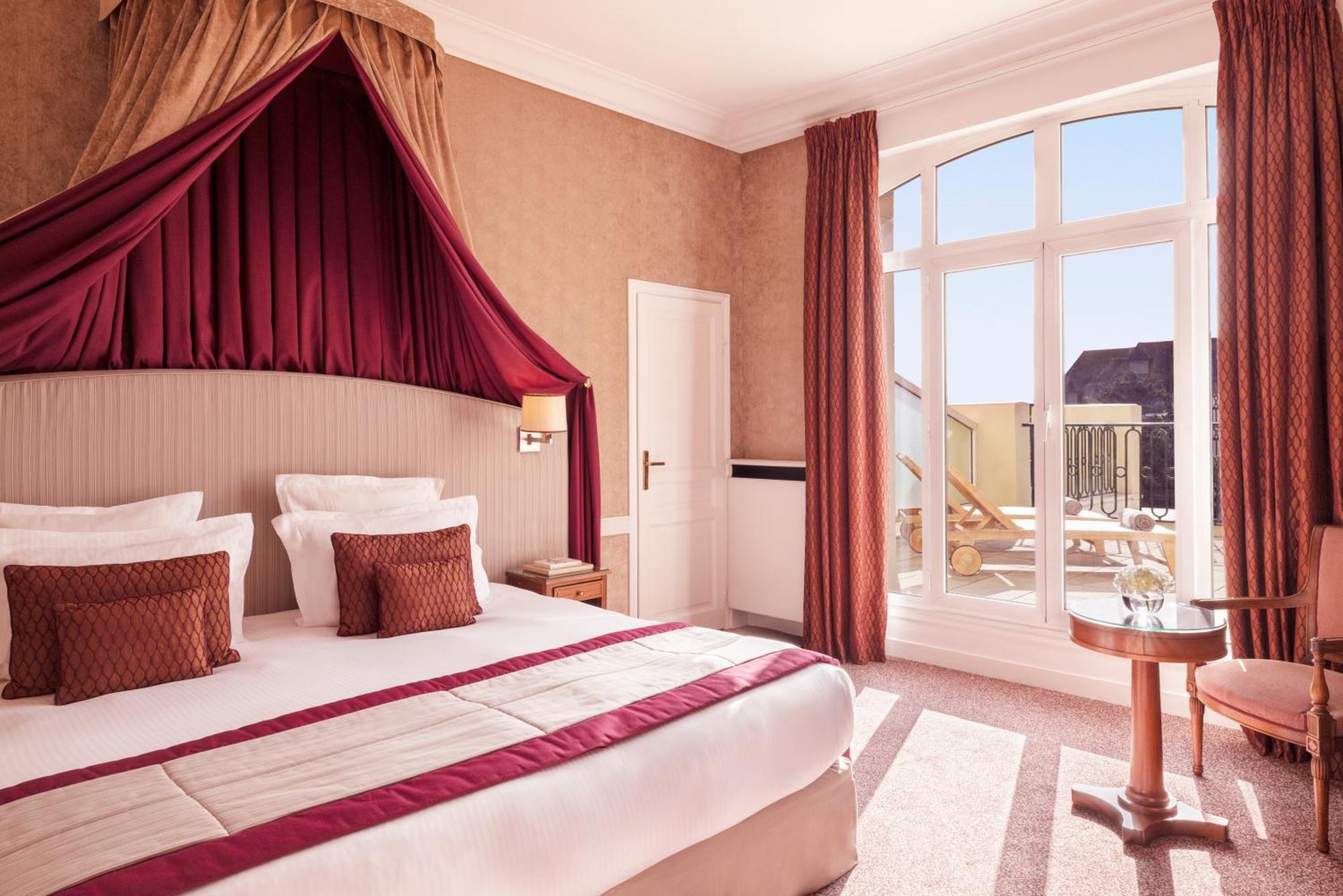 Hotel Barriere Le Royal Deauville Exterior photo
