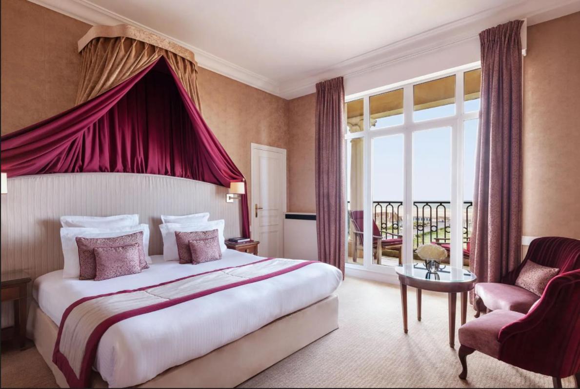 Hotel Barriere Le Royal Deauville Exterior photo