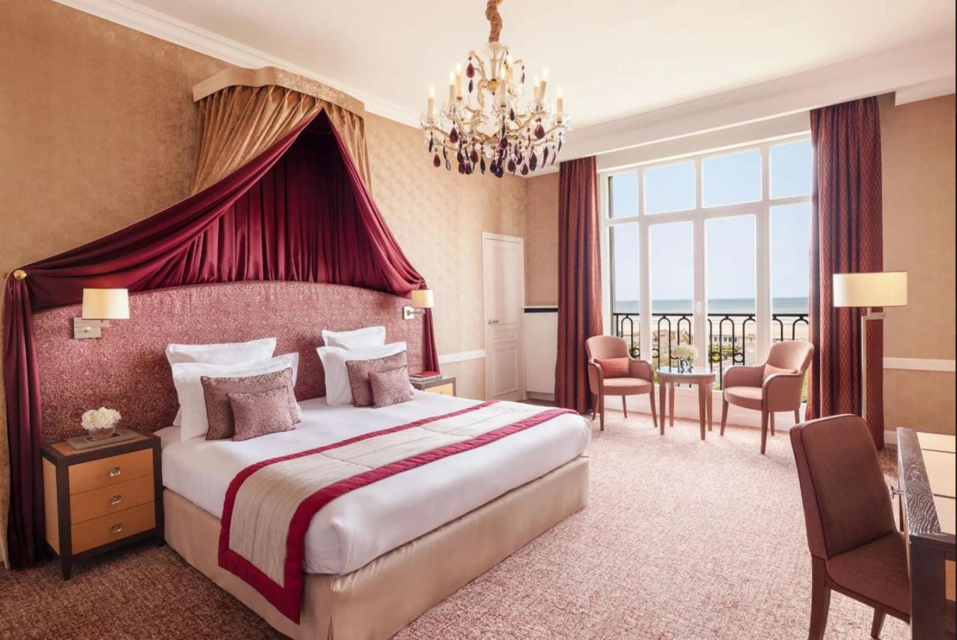 Hotel Barriere Le Royal Deauville Exterior photo