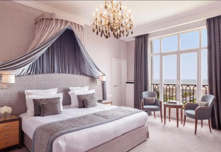 Hotel Barriere Le Royal Deauville Exterior photo