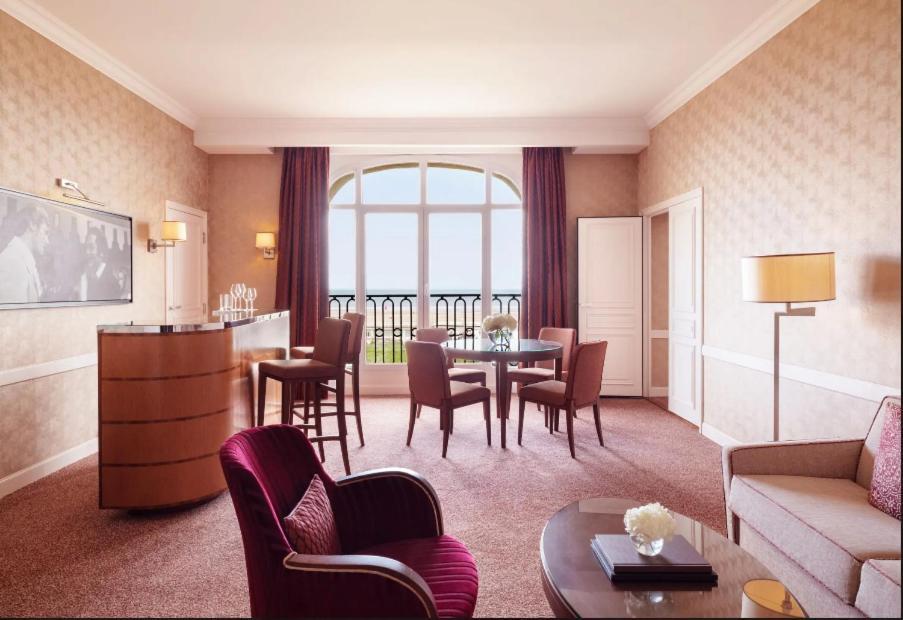 Hotel Barriere Le Royal Deauville Exterior photo
