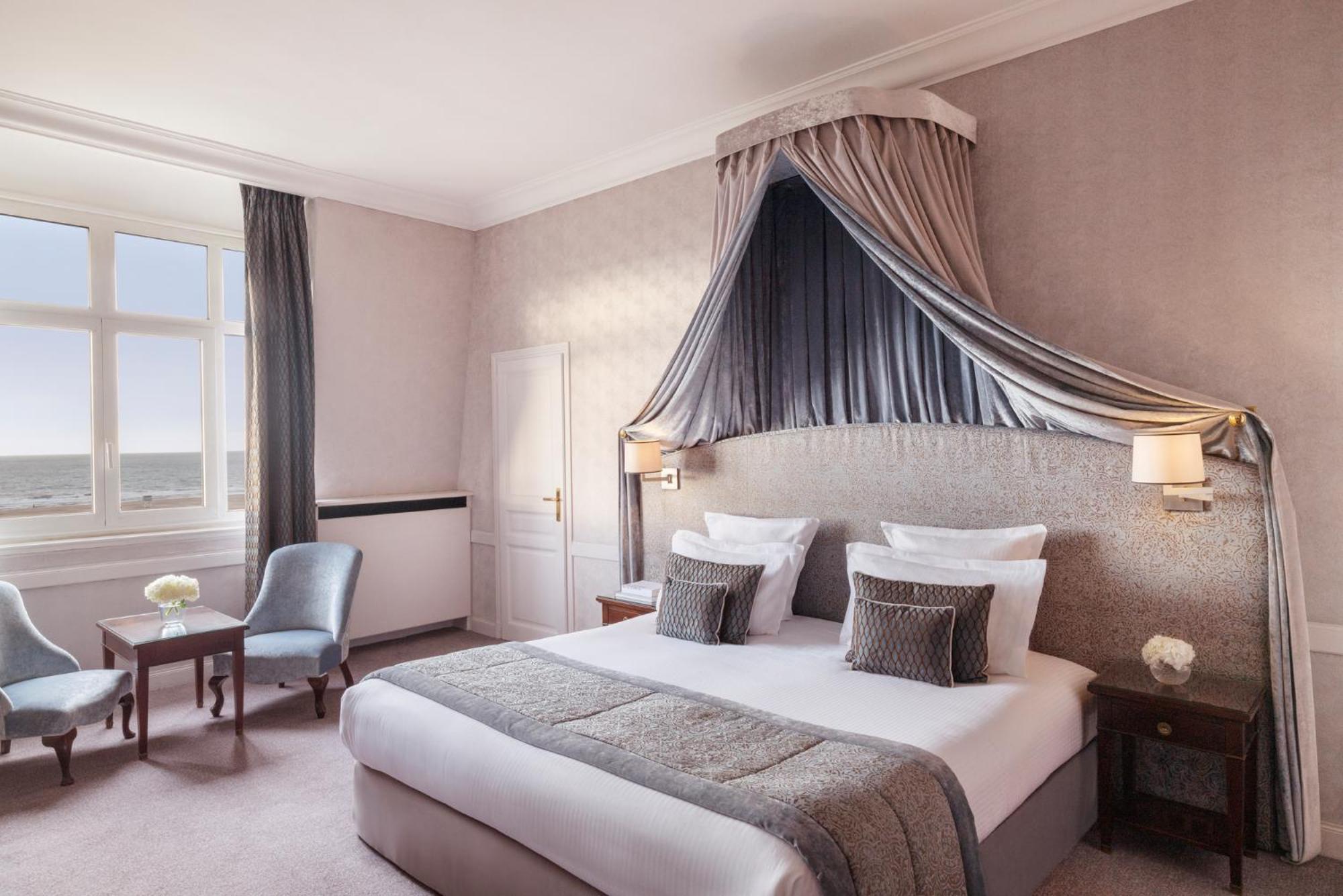 Hotel Barriere Le Royal Deauville Exterior photo