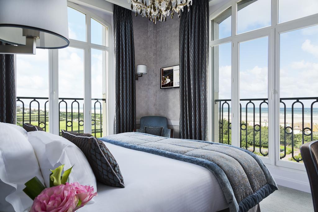 Hotel Barriere Le Royal Deauville Exterior photo